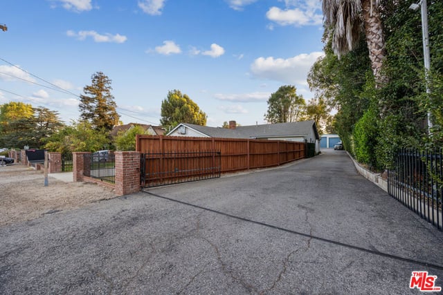 10547 Oklahoma Avenue, Los Angeles, CA 91311 — photo 19 of 40