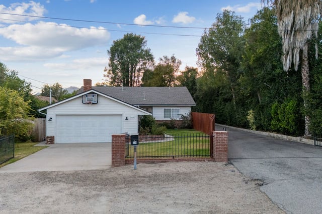 10547 Oklahoma Avenue, Los Angeles, CA 91311 — photo 4 of 40