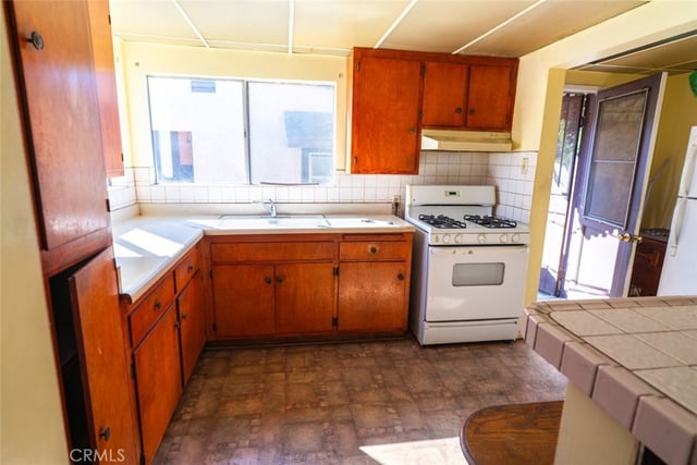 814 W Maple Street, Compton, CA 90220 — photo 5 of 13