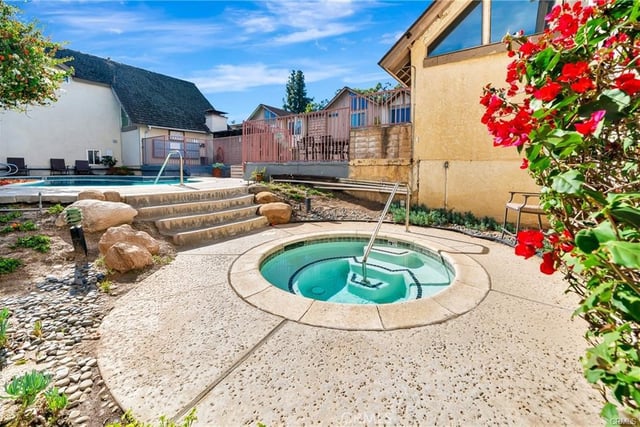 18631 Collins 10, Tarzana, CA 91356 — photo 14 of 14