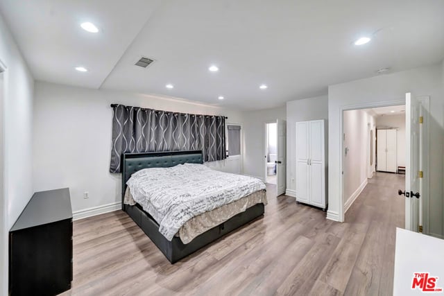 5923 N Corbin Avenue, Tarzana, CA 91356 — photo 16 of 30
