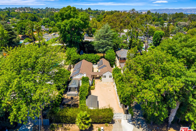 5923 N Corbin Avenue, Tarzana, CA 91356 — photo 8 of 30