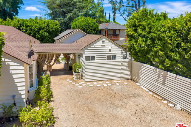 5923 N Corbin Avenue, Tarzana, CA 91356 — photo 9 of 30