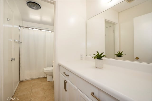 26807 Circle Of The Oaks, Newhall, CA 91321 — photo 13 of 31
