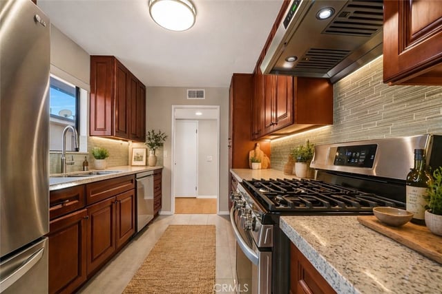 1304 Stanley 10, Glendale, CA 91206 — photo 2 of 16