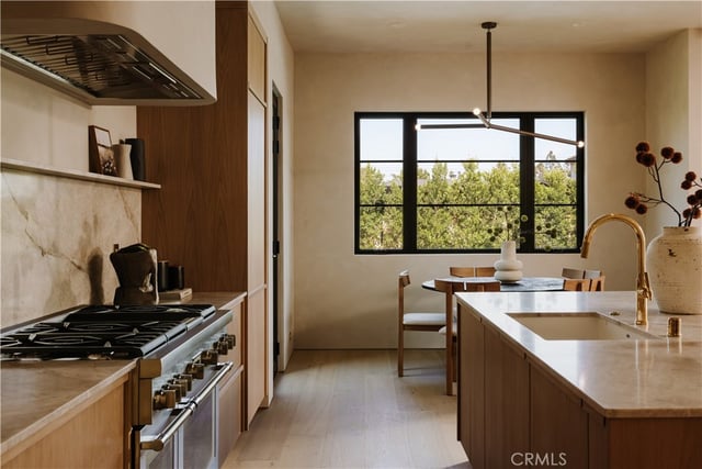 4926 Nagle Avenue, Sherman Oaks, CA 91423 — photo 14 of 45