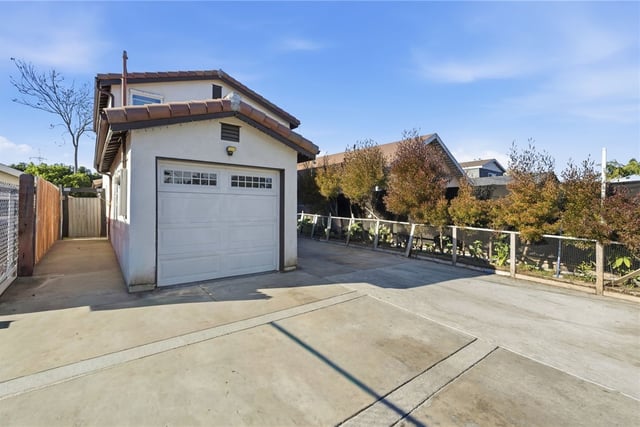 9577 Maie, Los Angeles, CA 90002 — photo 2 of 25