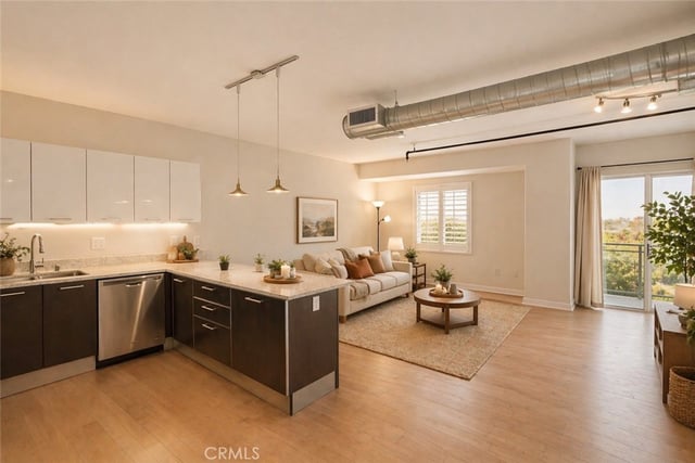 645 W 9th, Los Angeles, CA 90015 — photo 3 of 10