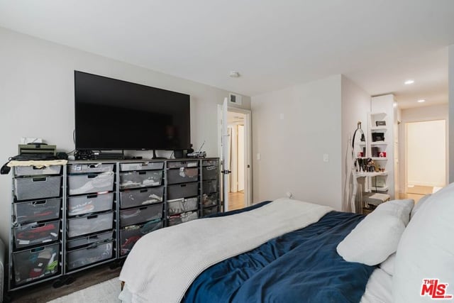 631 S Kenmore Avenue 303, Los Angeles, CA 90005 — photo 5 of 28