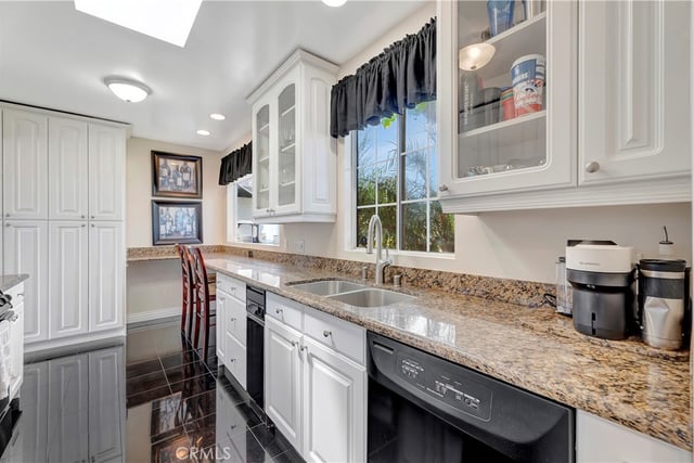 2916 Charlemagne Avenue, Long Beach, CA 90815 — photo 7 of 24