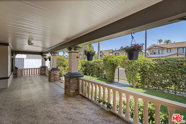 1825 S Oxford Avenue, Los Angeles, CA 90006 — photo 8 of 44