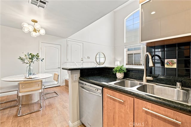7033 La Tijera, Los Angeles, CA 90045 — photo 14 of 30