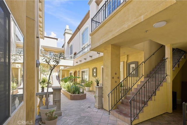 7033 La Tijera, Los Angeles, CA 90045 — photo 5 of 30