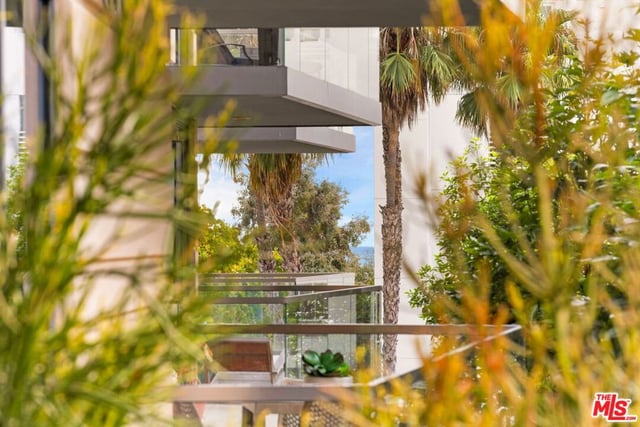 1755 Ocean Avenue 412, Santa Monica, CA 90401 — photo 10 of 32