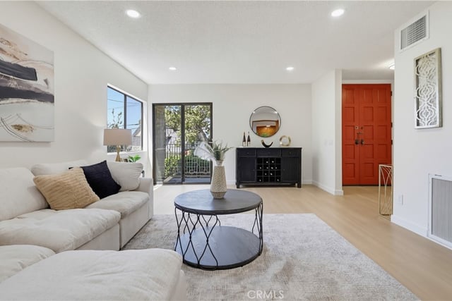 728 E Kensington Road, Los Angeles, CA 90026 — photo 4 of 15