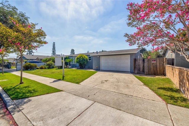 1136 E 71st, Long Beach, CA 90805 — photo 3 of 47
