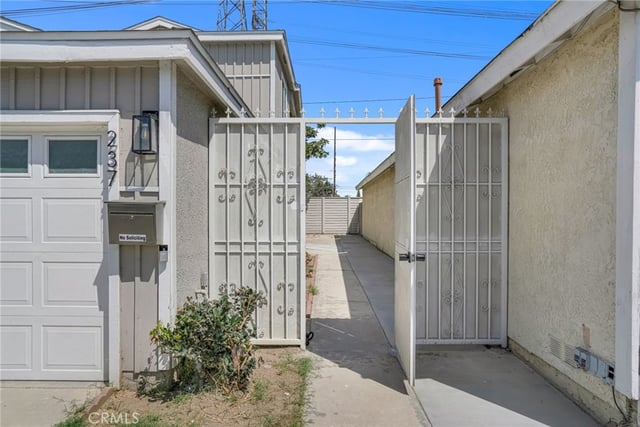 237 Orleans, Long Beach, CA 90805 — photo 3 of 42