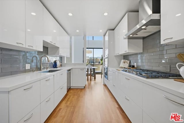 1271 Granville Avenue 402, Los Angeles, CA 90025 — photo 11 of 58