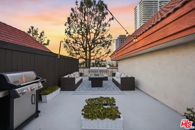 1271 Granville Avenue 402, Los Angeles, CA 90025 — photo 29 of 58