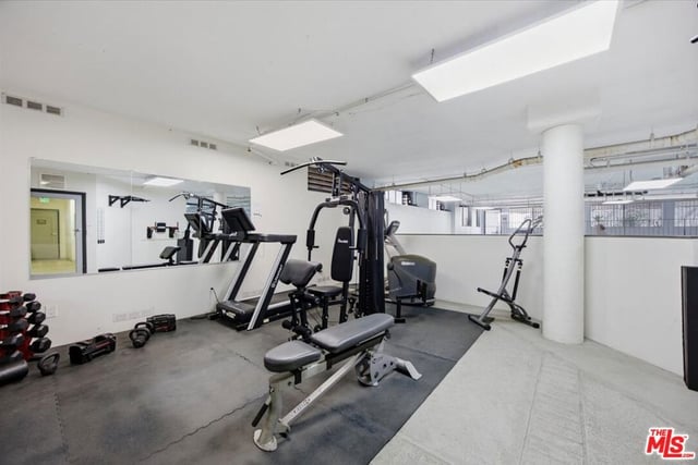 1271 Granville Avenue 402, Los Angeles, CA 90025 — photo 43 of 58
