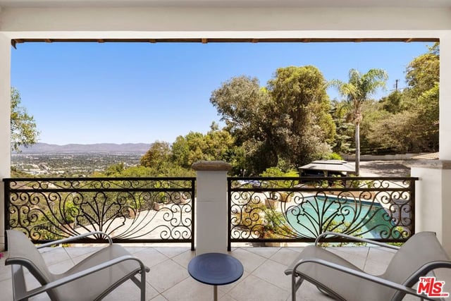 13355 Mulholland Drive, Beverly Hills, CA 90210 — photo 12 of 31