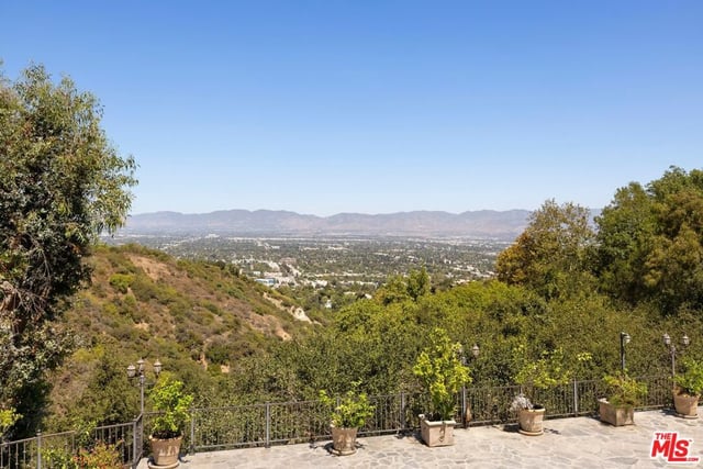13355 Mulholland Drive, Beverly Hills, CA 90210 — photo 7 of 31