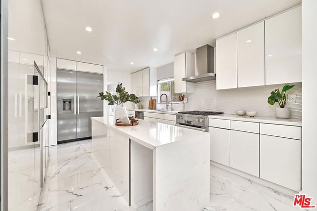 860 S Norton Avenue, Los Angeles, CA 90005 — photo 19 of 62