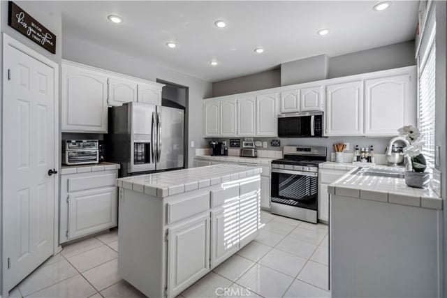 42031 Crestland, Lancaster, CA 93536 — photo 14 of 40