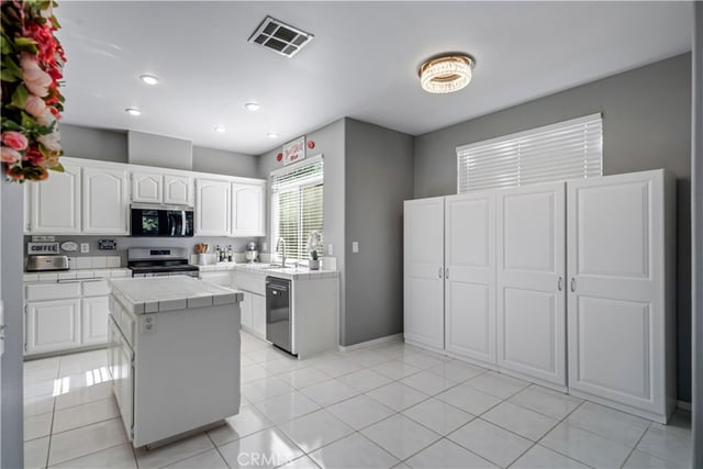 42031 Crestland, Lancaster, CA 93536 — photo 15 of 40