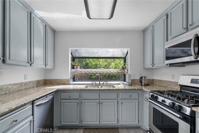 13982 Olive Grove Lane, Sylmar, CA 91342 — photo 14 of 43
