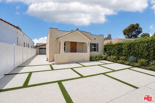 2541 Carmona Avenue, Los Angeles, CA 90016 — photo 2 of 56