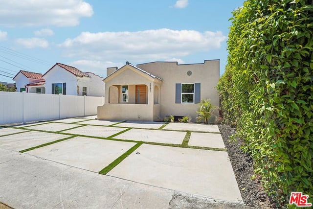 2541 Carmona Avenue, Los Angeles, CA 90016 — photo 3 of 56