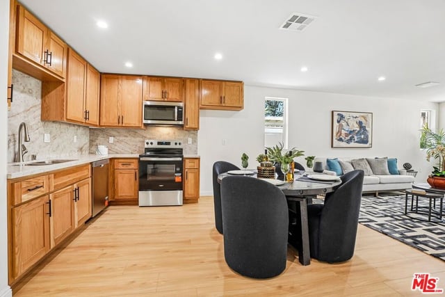 2541 Carmona Avenue, Los Angeles, CA 90016 — photo 31 of 56
