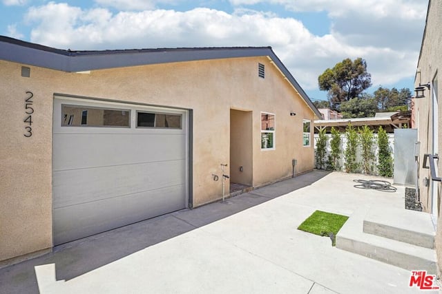 2541 Carmona Avenue, Los Angeles, CA 90016 — photo 45 of 56
