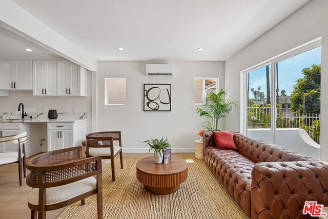 5214 Cimarron Street, Los Angeles, CA 90062 — photo 3 of 38