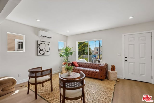 5214 Cimarron Street, Los Angeles, CA 90062 — photo 4 of 38