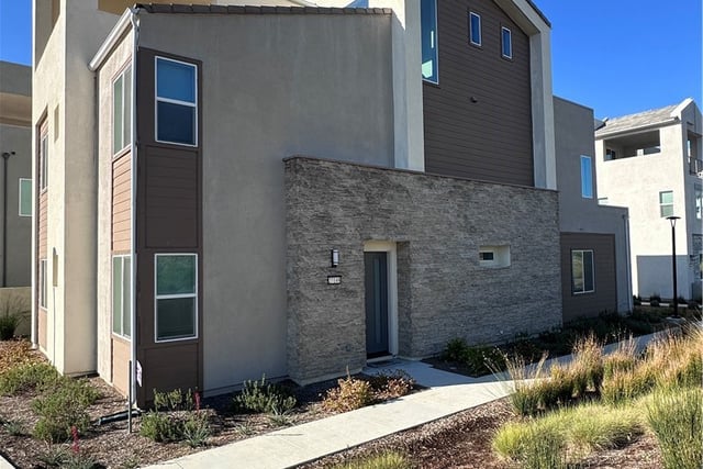 27148 Skyland, Valencia, CA 91381 — photo 2 of 37