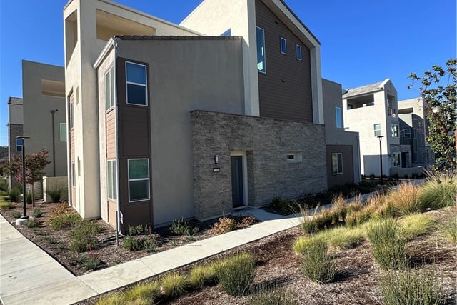 27148 Skyland, Valencia, CA 91381 — photo 3 of 37