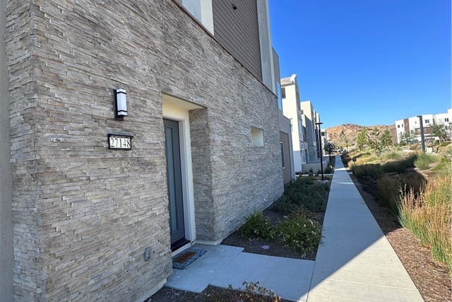 27148 Skyland, Valencia, CA 91381 — photo 5 of 37