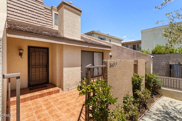 18409 Collins Street F, Los Angeles, CA 91356 — photo 4 of 29