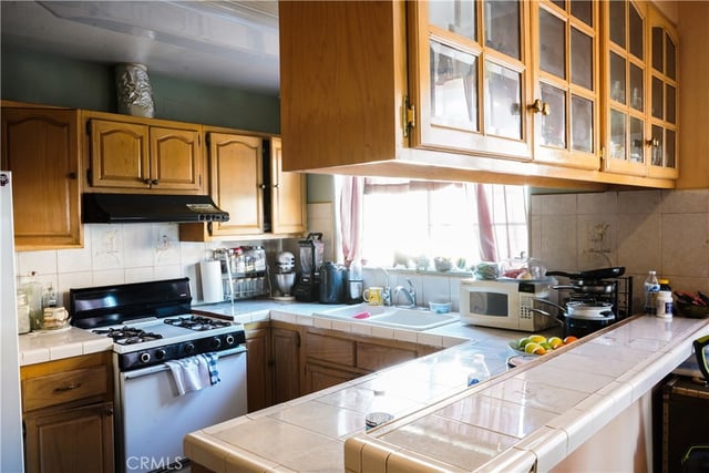 649 S Vancouver Avenue, Los Angeles, CA 90022 — photo 18 of 37