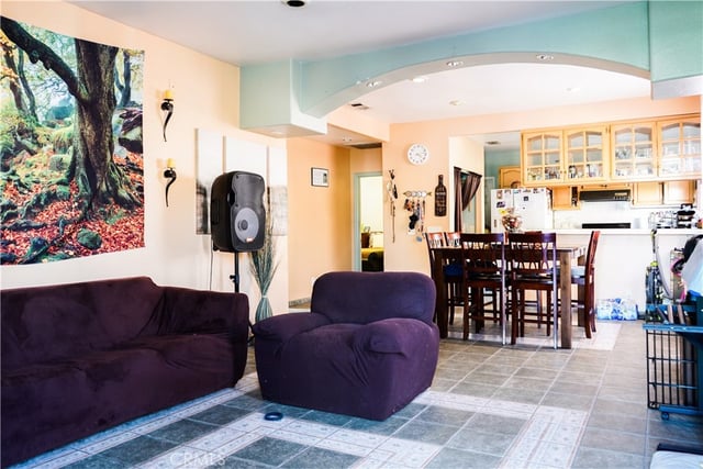 649 S Vancouver Avenue, Los Angeles, CA 90022 — photo 4 of 37