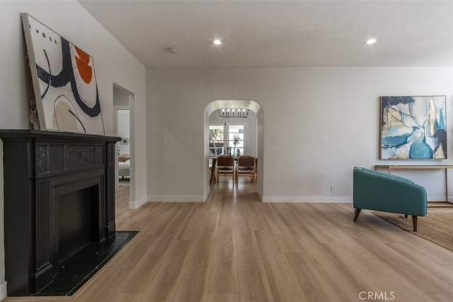1636 N Sierra Bonita Avenue, Los Angeles, CA 90046 — photo 4 of 30