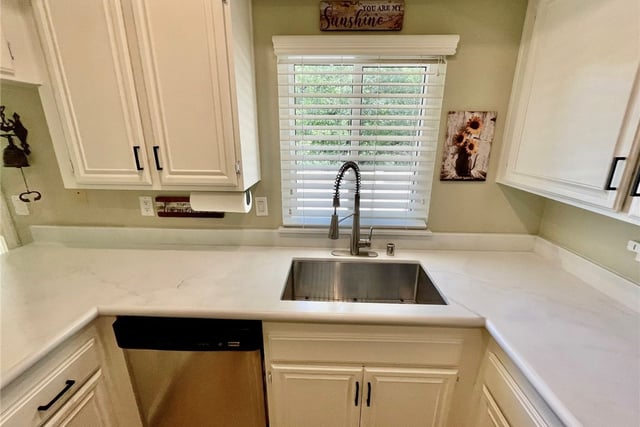 20042 AVENUE OF THE OAKS, Newhall, CA 91321 — photo 7 of 44