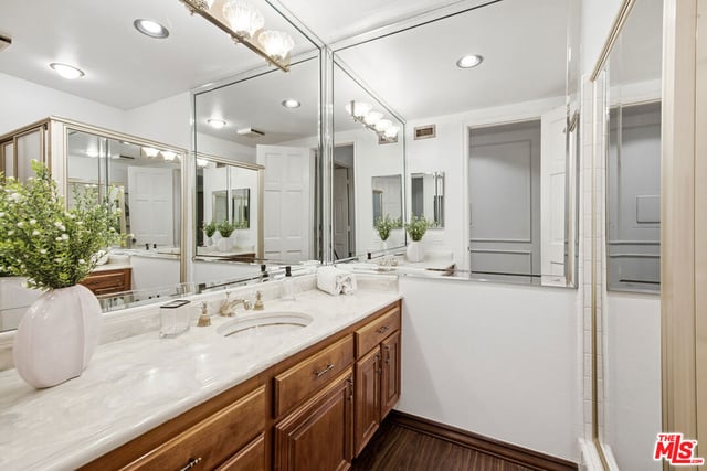 4784 Park Encino Lane 103, Encino, CA 91436 — photo 18 of 28