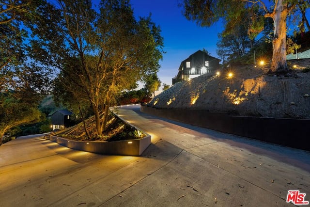 3140 Coldwater Canyon, Studio City, CA 91604 — photo 11 of 64