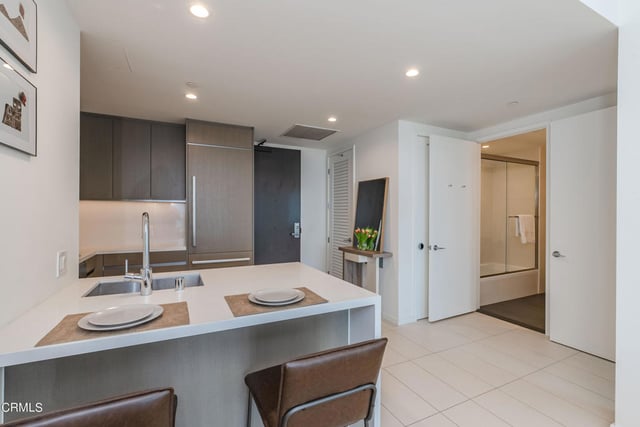 889 Francisco Street 802, Los Angeles, CA 90017 — photo 13 of 70