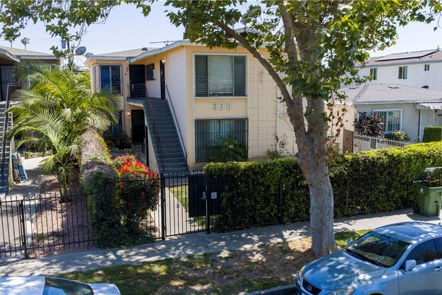 338 E 99th, Los Angeles, CA 90003 — photo 4 of 21