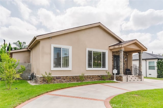 6620 Costello Avenue, Van Nuys, CA 91405 — photo 2 of 39