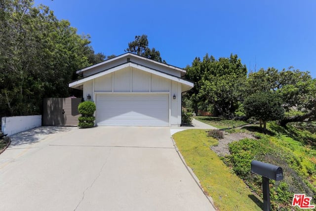 12145 La Casa Lane, Los Angeles, CA 90049 — photo 14 of 17